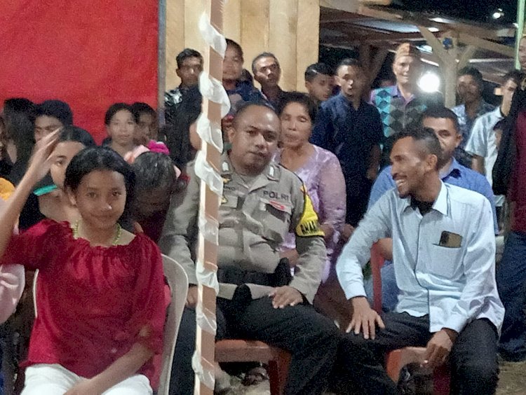 Bhabinkamtibmas Kecamatan Satar Mese Himbau Warga untuk Jaga Kamtibmas saat Resepsi Pernikahan