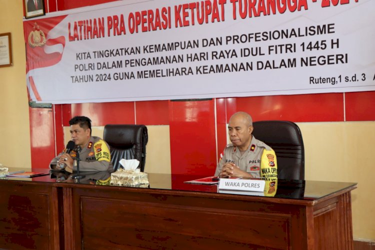Kapolres Manggarai Pimpin Latihan Pra Ops Ketupat Turangga-2024 untuk Meningkatkan Kemampuan Polri dalam Pengamanan Idul Fitri.