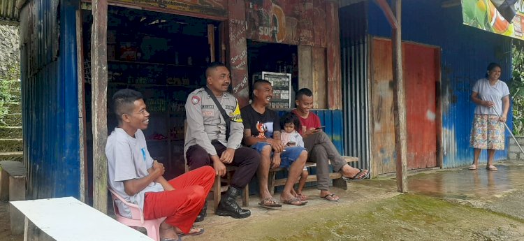 Bhabinkamtibmas Patroli dan Sambang di Kampung Benteng Todo, Cibal, Himbau Warga Waspada Bencana Hadapi Musim Hujan