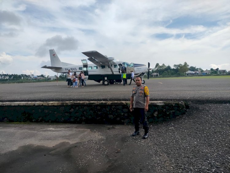 Pengamanan Pesawat di Bandara Frans Sales Lega Ruteng Berlangsung Lancar