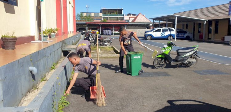 Ciptakan Lingkungan Kerja Bersih dan Sehat: Waka Polres Manggarai pimpin Apel Manajemen Kebersihan di Mako Polres Manggarai