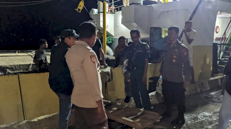KP3 Laut Pelabuhan Reo Amankan Kedatangan Kapal Penumpang KM.MALOLI