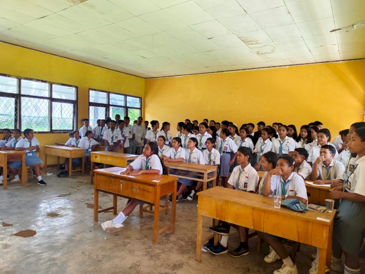 Bhabinkamtibmas Kecamatan Reok Barat Sosialisasikan Penerimaan POLRI 2024 dan Himbauan Kamtibmas