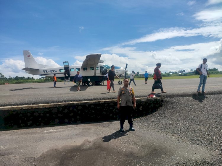 KP3 Udara : Giat Pengamanan Pesawat di Bandara Frans Sales Lega Ruteng Berlangsung Lancar