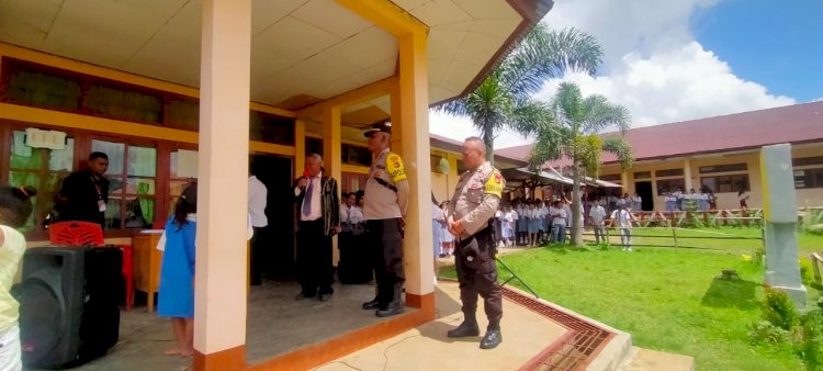 Kapolsek Cibal dan Bhabinkamtibmas Berikan Himbauan Kamtibmas kepada Siswa SMA Negeri 1 Cibal