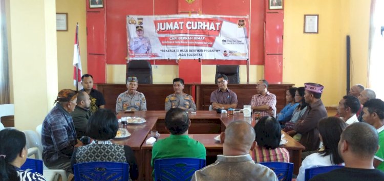 Kapolres Manggarai Pimpin Jumat Curhat: Dorong Penyelesaian Masalah melalui Kearifan Lokal.