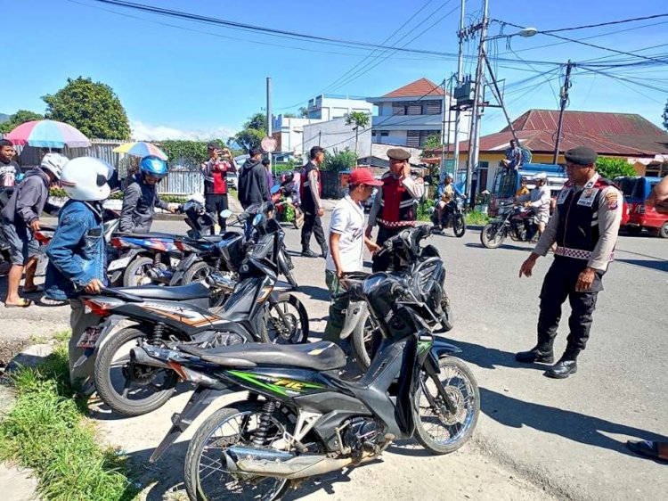 Satuan Samapta Polres Manggarai Laksanakan Patroli Dialogis untuk Peningkatan Kamtibmas di Kota Ruteng