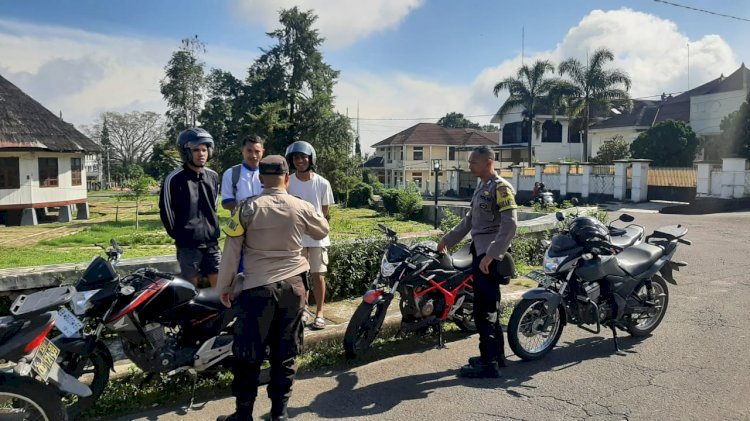 Bhabinkamtibmas Langke Rembong Gencar Patroli untuk Cegah Kenakalan Remaja