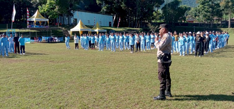 Sat. Binmas Polres Manggarai Gagas Pelatihan Peraturan Baris Berbaris untuk Mahasiswa UNIKA St. Paulus Ruteng