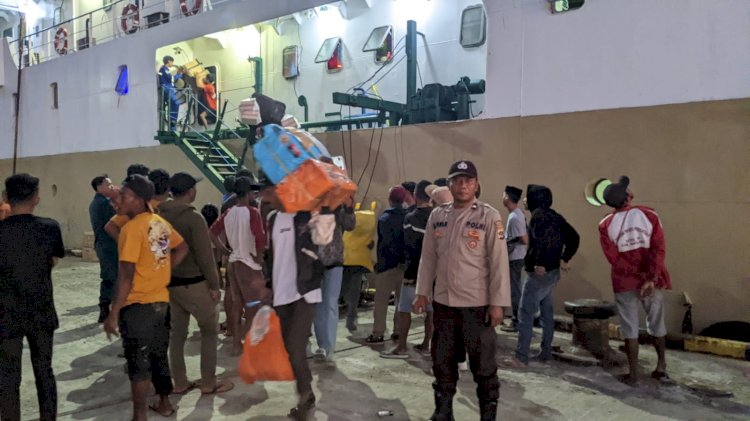 KP3 Laut : Pengamanan Kapal Penumpang KM Sabuk Nusantara 49 di Pelabuhan Reo, Manggarai