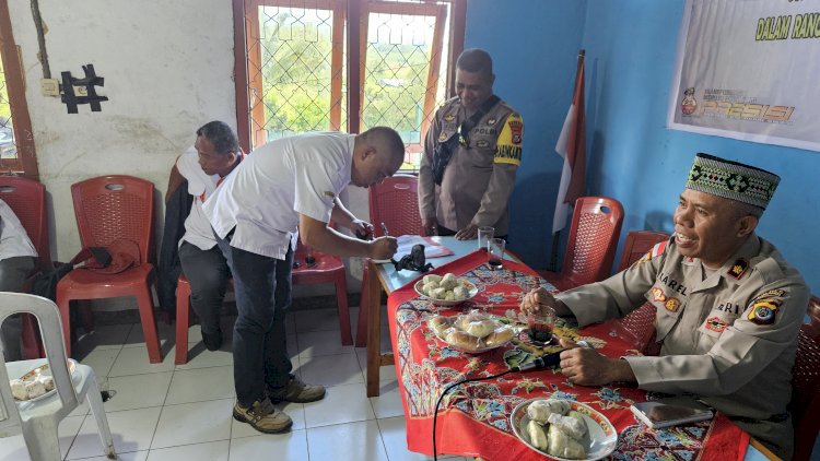 Rapat Dukungan Pembentukan Polsubsektor Wae Ri'i di Kantor Desa Ndehes, Kecamatan Wae Ri'i
