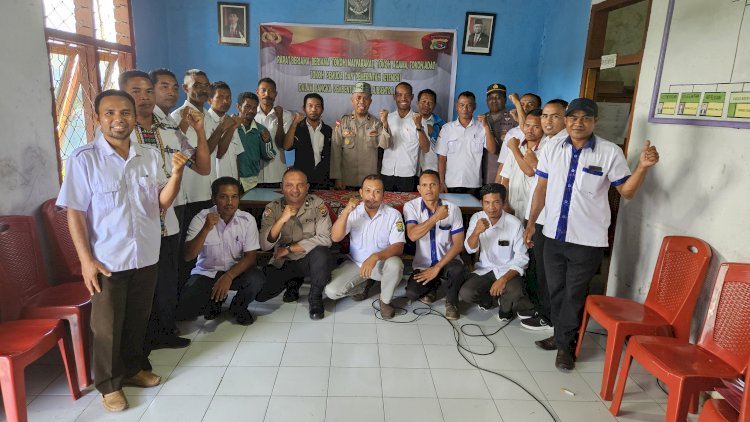 Rapat Dukungan Pembentukan Polsubsektor Wae Ri'i di Kantor Desa Ndehes, Kecamatan Wae Ri'i