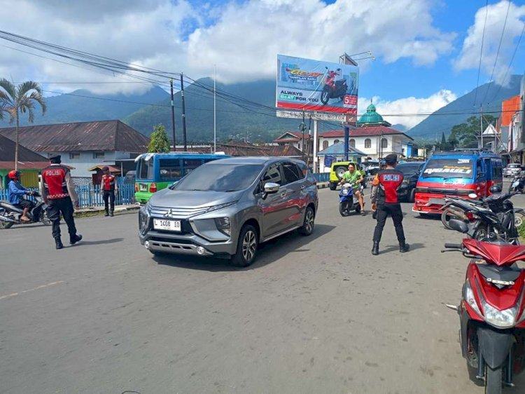 Patroli Dialogis dan Pengaturan Lalu Lintas oleh Anggota Samapta Polres Manggarai Berjalan Lancar