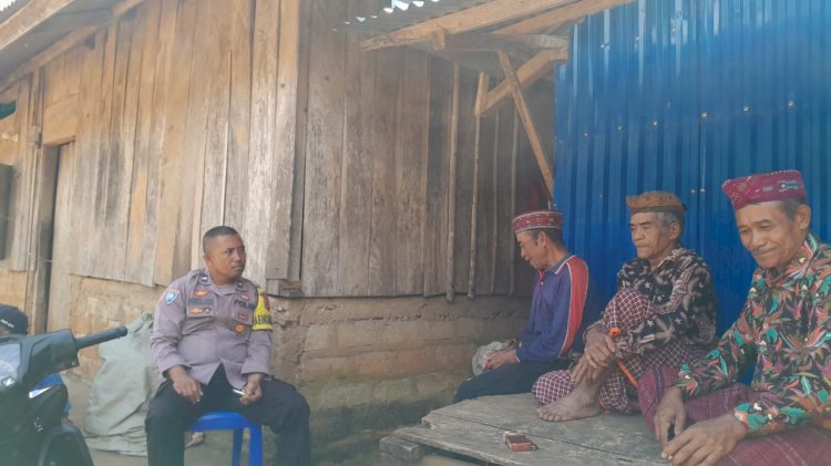 Bhabinkamtibmas Kecamatan Rahong Utara Laksanakan Kunjungan dan Himbauan Kamtibmas di Desa Pong Lengor