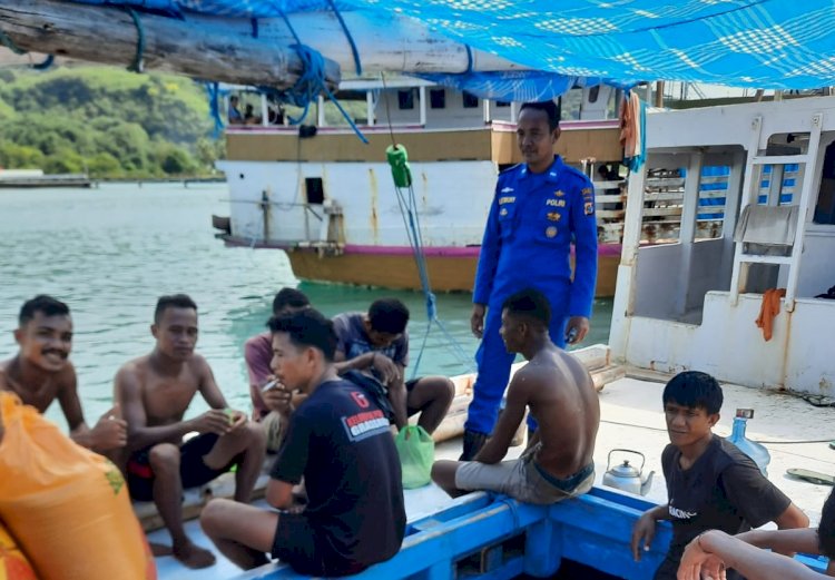 Patroli dan Sambang oleh Satuan Polairud Polres Manggarai untuk Jaga Kamtibmas di Pesisir