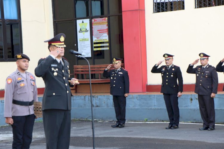 Kapolres Manggarai pimpin Upacara Hari Lahir Pancasila di Polres Manggarai.