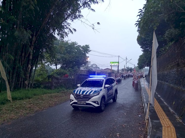 Polres Manggarai Terjunkan Personil Pengamanan dan Pengawalan Perarakan Sakramen Maha Kudus