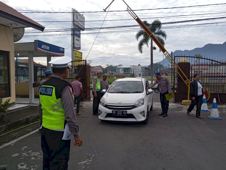 Satuan Lalu Lintas dan Sie Propam Polres Manggarai Lakukan Pengecekan Kelengkapan Ranmor Personil Polres Manggarai