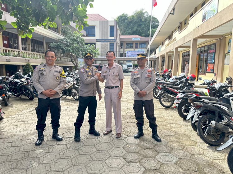 Kunjungan dan Sosialisasi KAMTIBMAS oleh Kasat Binmas Polres Manggarai di SMK Sadar Wisata Ruteng