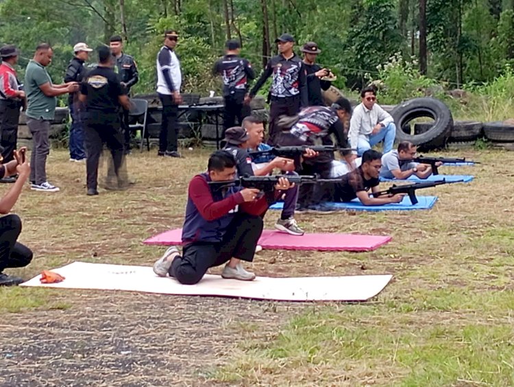 Polres Manggarai Gelar Latihan Menembak untuk Asah Keterampilan Personil