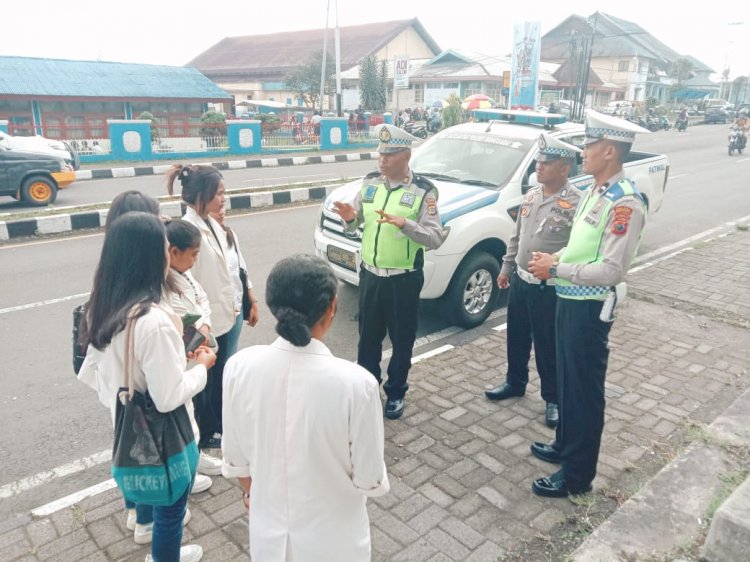 Satuan Lalu Lintas Lakukan Patroli dan Himbauan untuk Tingkatkan Kesadaran Berlalu Lintas di Kota Ruteng