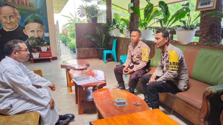 Bhabinkamtibmas Langke Rembong Gelar Patroli dan Koordinasi di Paroki Ekaristi Kudus Ka Redong