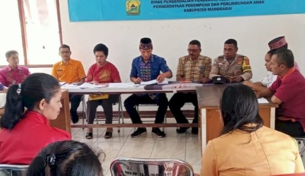 Peduli Stunting, Bhabinkamtibmas Bripka ARSEL LIUNIMA Hadiri Minilokakarya Percepatan Penurunan Stunting di Satarmese Barat