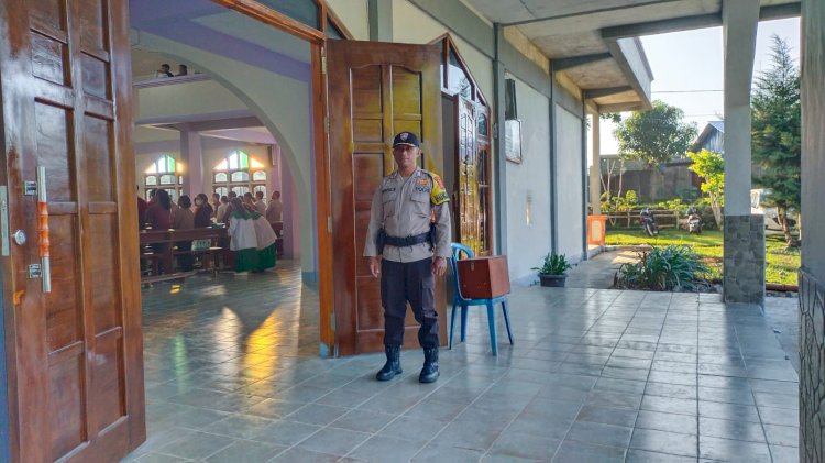 Pastikan Ibadah Minggu berlangsung aman. Personil Polres Manggarai laksanakan Pengamanan Gereja di Wilayah Hukum Polres Manggarai