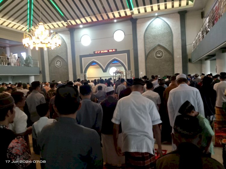 Sholat Idul Adha 1445 H/2024 di Masjid Agung Baiturrahman Ruteng, Polres Manggarai Terjunkan Personil Pengamanan