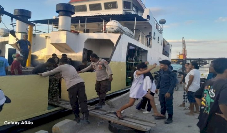 KP3 Laut Pelabuhan Reo Laksanakan Pengamanan Kapal Penumpang di Pelabuhan Reo