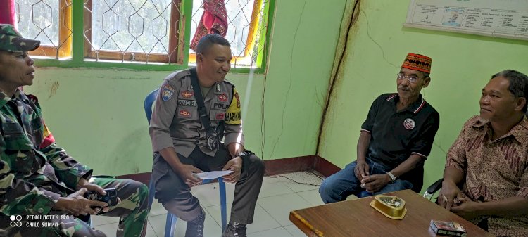 Bhabinkamtibmas Kec. Wae Ri'i Laksanakan Giat Sambang dan Patroli di Kantor Desa Compang Ndehes