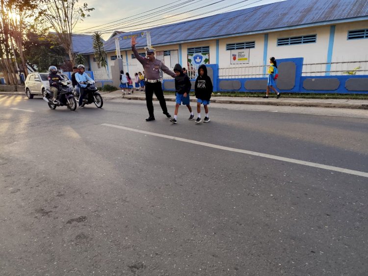 Rutin, Sat. Lantas Polres Manggarai Laksanakan Penjagaan dan Pengaturan Lalu Lintas