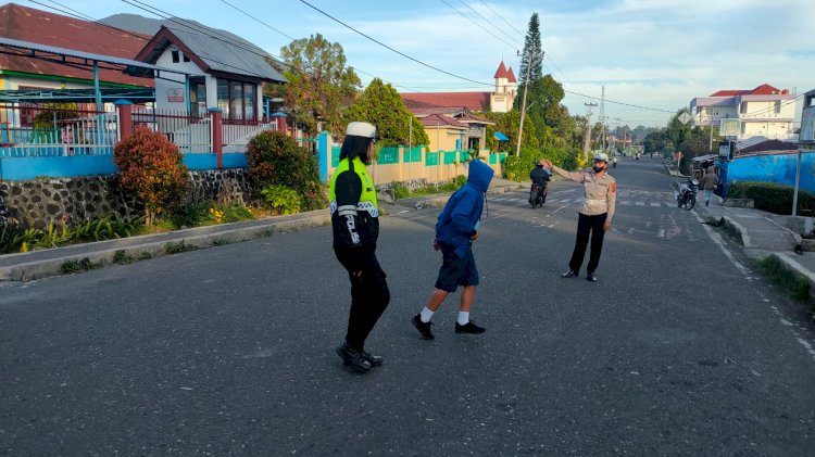 Rutin, Sat. Lantas Polres Manggarai Laksanakan Penjagaan dan Pengaturan Lalu Lintas