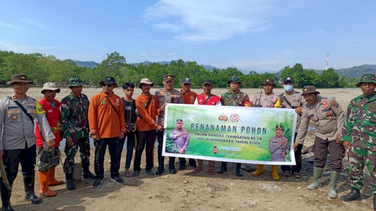 Kegiatan Bakti Lingkungan Penanaman Mangrove Dalam Rangka Hari Bhayangkara Ke-78 Tahun 2024 di Manggarai