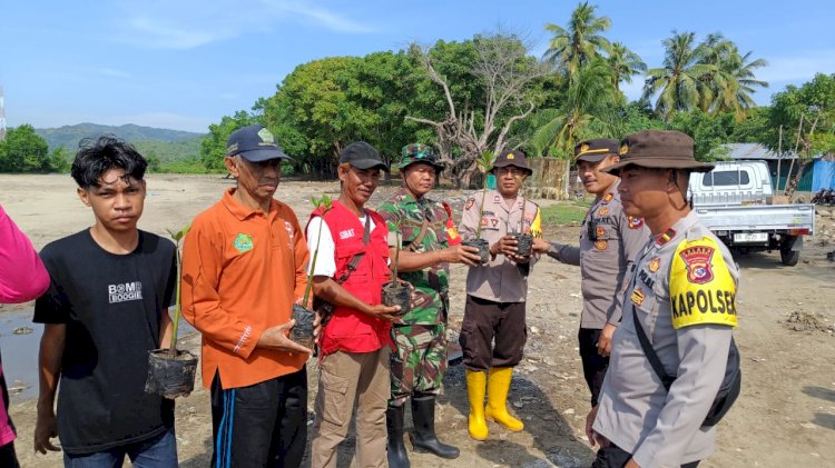 Kegiatan Bakti Lingkungan Penanaman Mangrove Dalam Rangka Hari Bhayangkara Ke-78 Tahun 2024 di Manggarai