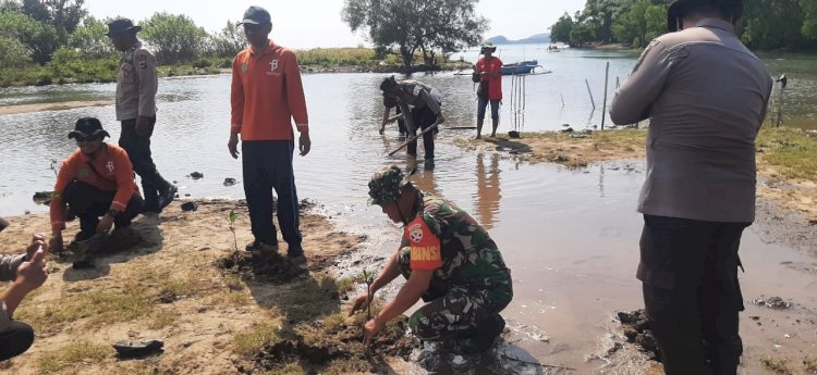 Kegiatan Bakti Lingkungan Penanaman Mangrove Dalam Rangka Hari Bhayangkara Ke-78 Tahun 2024 di Manggarai