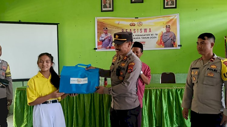 Pembagian Beasiswa Bagi Siswa Berprestasi dalam Rangka Hari Bhayangkara ke-78 Tahun 2024 di Lingkungan Polres Manggarai