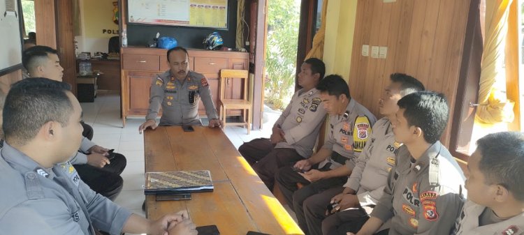 Kabag SDM Polres Manggarai Sampaikan Arahan Kepada Personel Polsek Reo