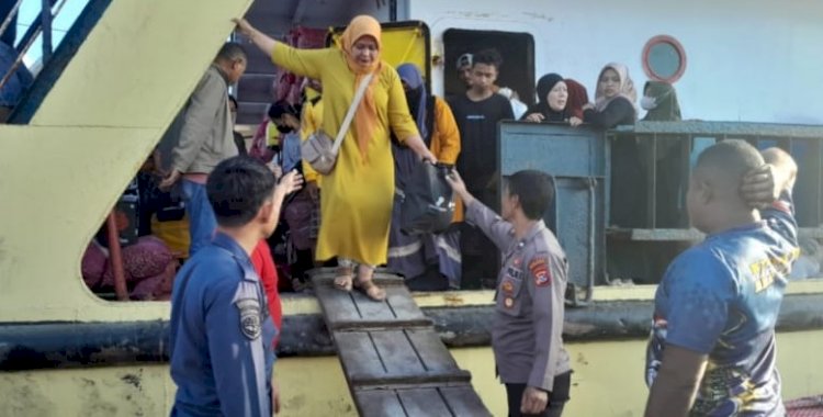 KP3 Laut : Pengamanan Kapal Penumpang di Pelabuhan Laut Reo Berjalan Lancar