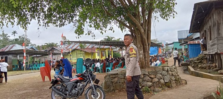 Bhabinkamtibmas Kecamatan Ruteng, AIPDA Arkadius M. Arno, Amankan Acara Adat Penti di Gendang Anam