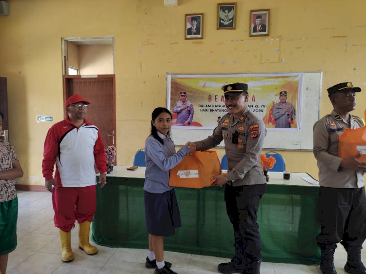 Polres Manggarai Gelar Pembagian Beasiswa Bagi Siswa Berprestasi dalam Rangka Memperingati Hari Bhayangkara Ke-78 Tahun 2024