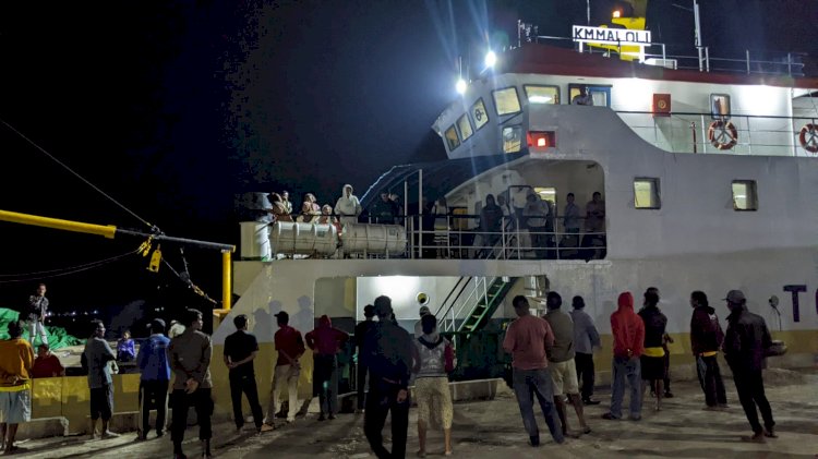 Pengamanan Kapal Penumpang di Pelabuhan Laut Reo oleh KP3 Laut Pelabuhan Reo