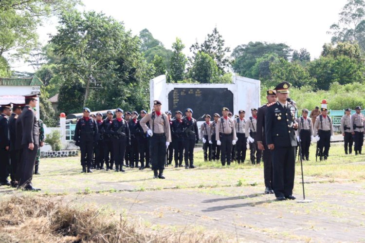 Upacara Ziarah Rombongan dan Tabur Bunga di Taman Makam Pahlawan Lalong Tana Karot dalam Rangka Hari Bhayangkara Ke-78 Tingkat Polres Manggarai