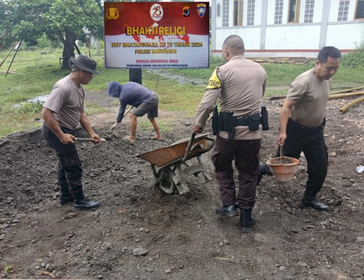 Bhabinkamtibmas dan Anggota Polsek Satar Mese Gelar Bakti Sosial Religi