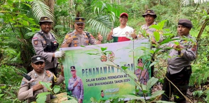 Songsong Hari Bhayangkara ke-78 Tahun 2024, Polres Manggarai Gelar Program  Penanaman 1000 Pohon