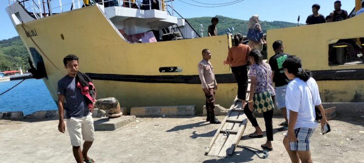 KP3 Laut Laksanakan Pengamanan Kapal Penumpang KM.MALOLI di Pelabuhan Laut Reo