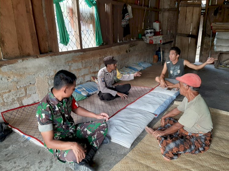 Patroli dan Sambang Bhabinkamtibmas Aipda Ridwan Nelson Lubalu Bersama Babinsa Sertu Usman di Kampung Pau Desa Bangka Ajang