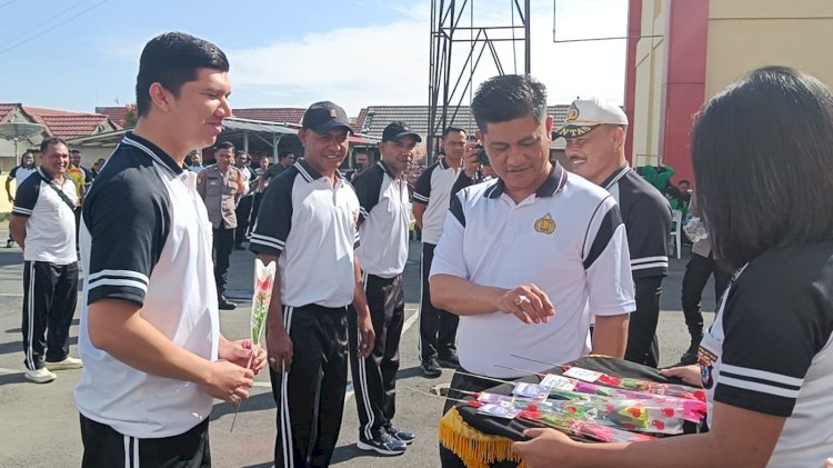 Polres Manggarai Gelar Acara Ulang Tahun Bagi Personel yang Berulang Tahun pada Bulan Juni 2024