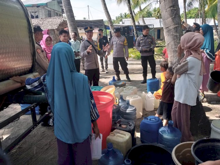 Polsek Reo Gelar Jumat Berkah di Kecamatan Reok Barat dalam Rangka Hari Bhayangkara ke-78 Tahun 2024