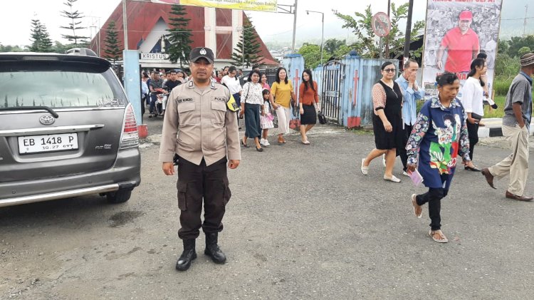 Pastikan Ibadah Mingguan Umat Kristiani di Kota Ruteng Aman dan Lancar, Polres Manggarai Terjunkan Personil Pengamanan